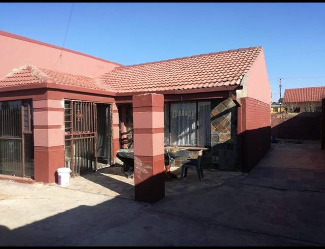 3 BEDROOM HOUSE FOR SALE IN TOEKOMSRUS